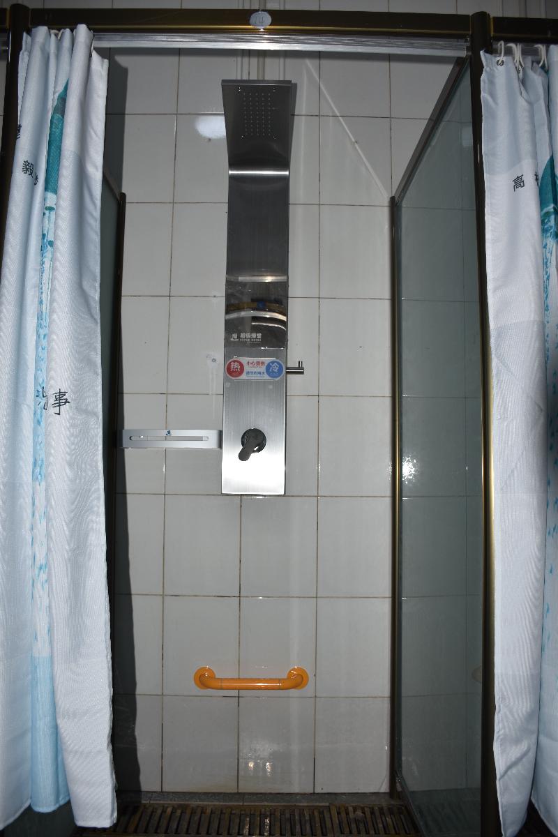 天津交通职业学院浴室图片